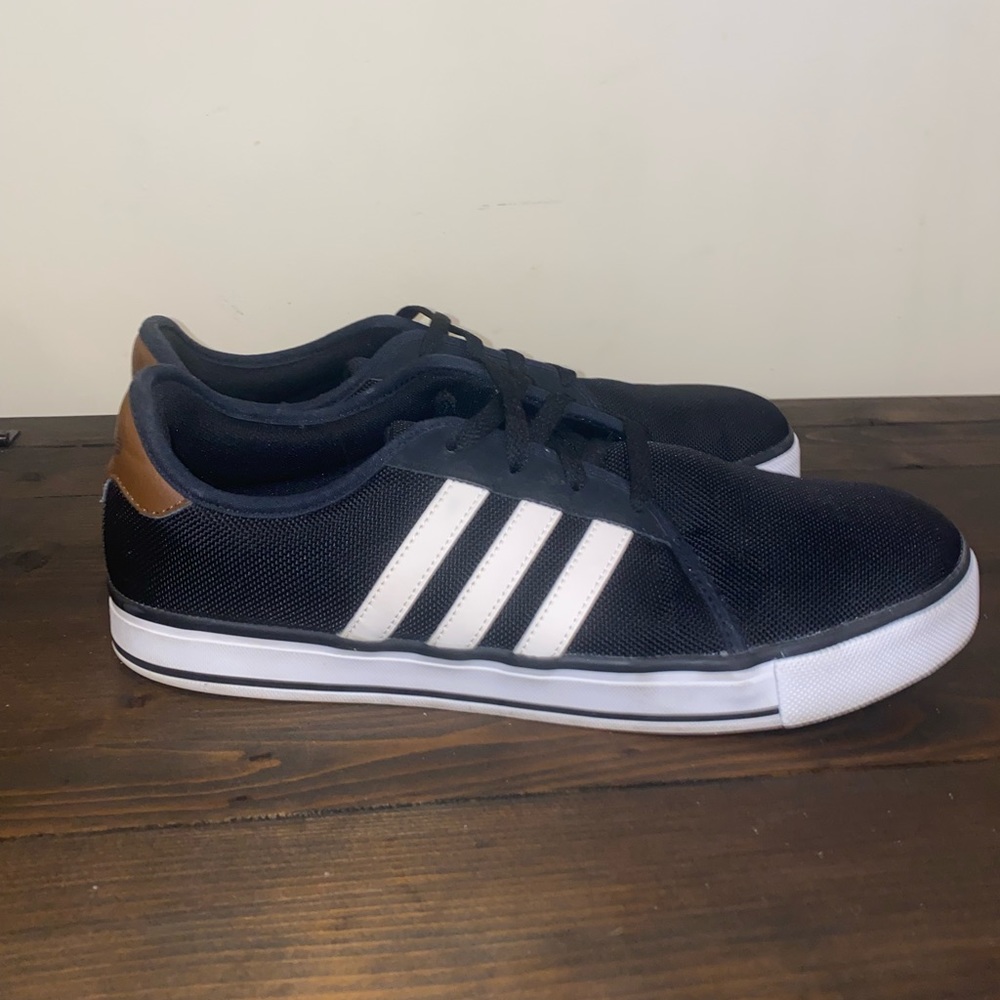 Men’s Adidas Shoes size 12 Black and White Stripes Comfort Insoles Casual Shoe